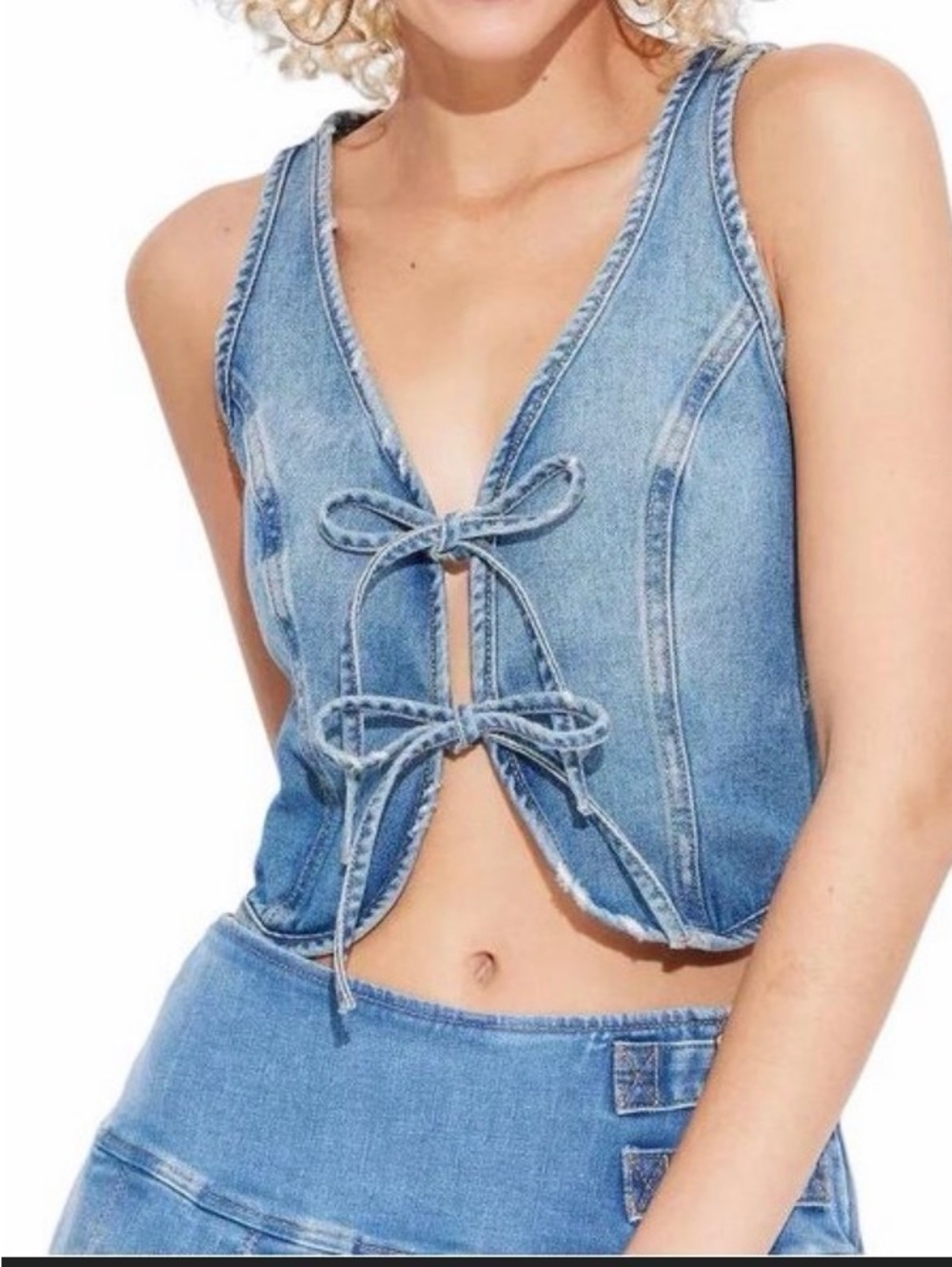 Women’s large front tie sleeve denim vest